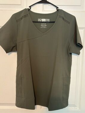 WonderWink Renew Women's Modern Fit Scrub Top in Olive